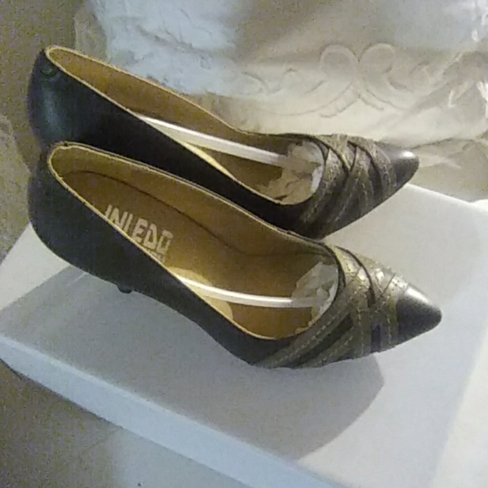 Shoes - Picture 2 of 4
